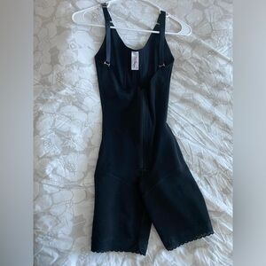 Elegant figure Faja